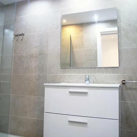 2 Min Walk To - Private Solarium Prázdninový dům *