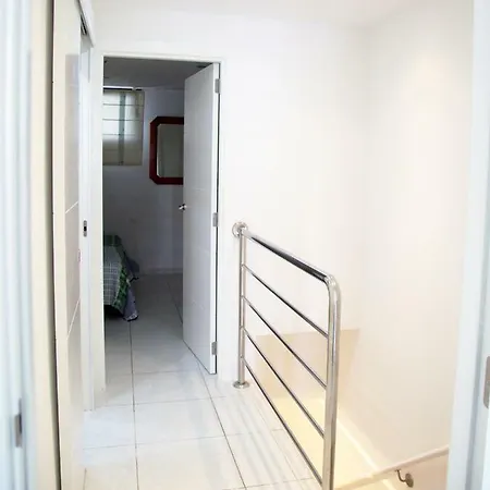 2 Min Walk To - Private Solarium * 아데제