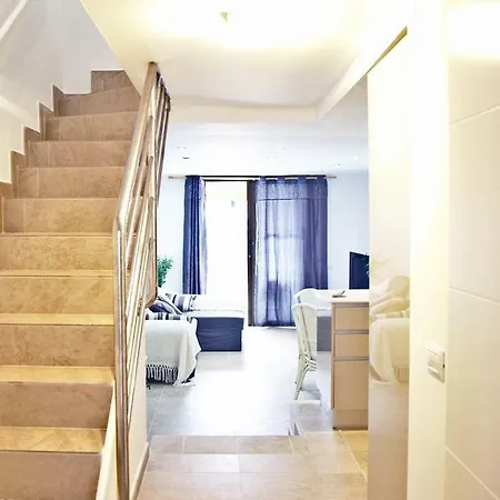 펜션 2 Min Walk To - Private Solarium *