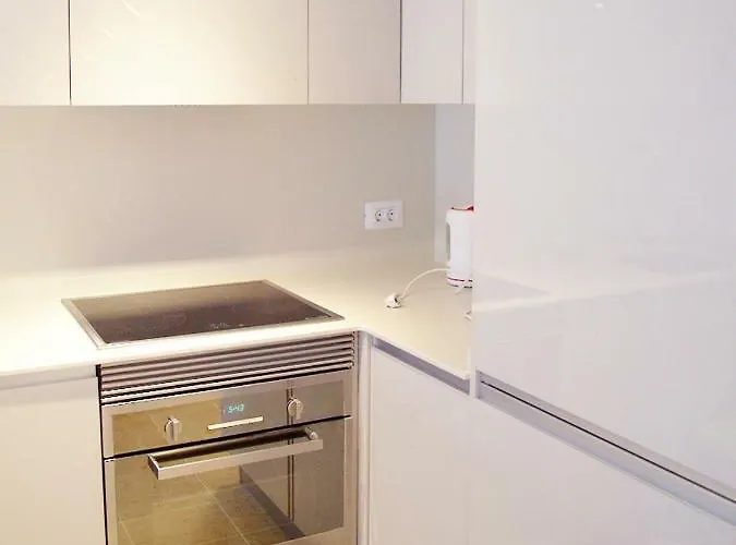 2 Min Walk To - Private Solarium