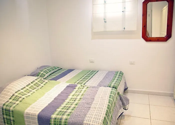 2 Min Walk To - Private Solarium * Адехе