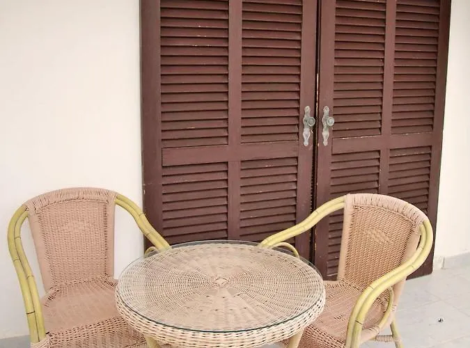 Будинок відпочинку 2 Min Walk To - Private Solarium