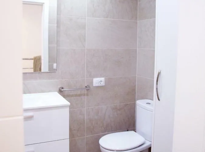 Будинок відпочинку 2 Min Walk To - Private Solarium Адехе