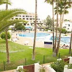 Будинок відпочинку 2 Min Walk To - Private Solarium *