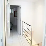2 Min Walk To - Private Solarium * Адехе