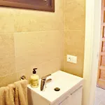 2 Min Walk To - Private Solarium * Адехе