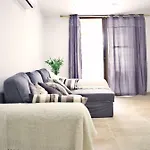 Будинок відпочинку 2 Min Walk To - Private Solarium