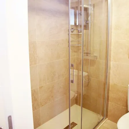 2 Min Walk To - Private Solarium Vakantiehuis
