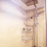 2 Min Walk To - Private Solarium